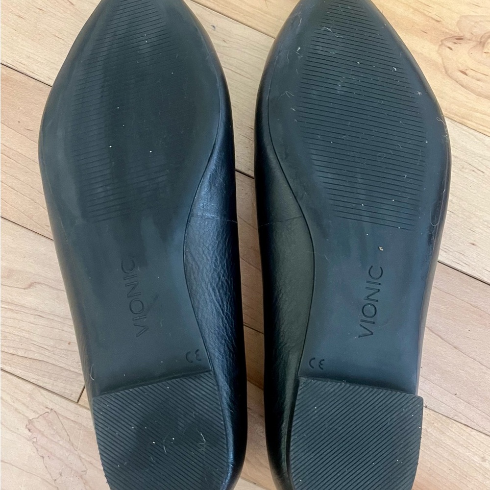 20% OFF 2+ BUNDLES! Vionic Flat Mary Jane Shoes. Black. Size 8 - Picture 6 of 7